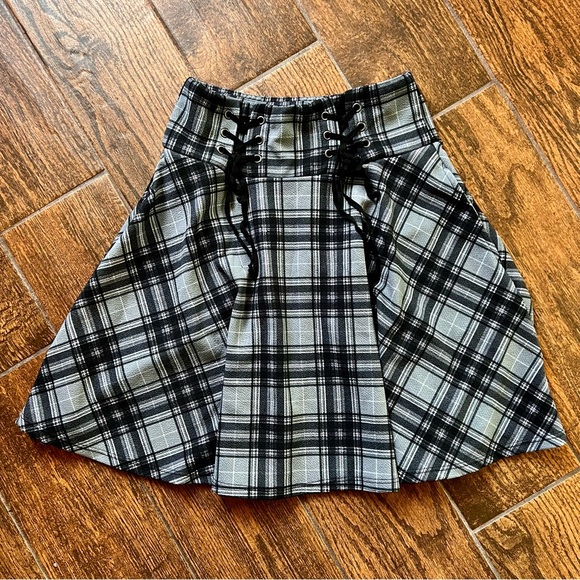 Plaid Skirt - Picture 1 of 3